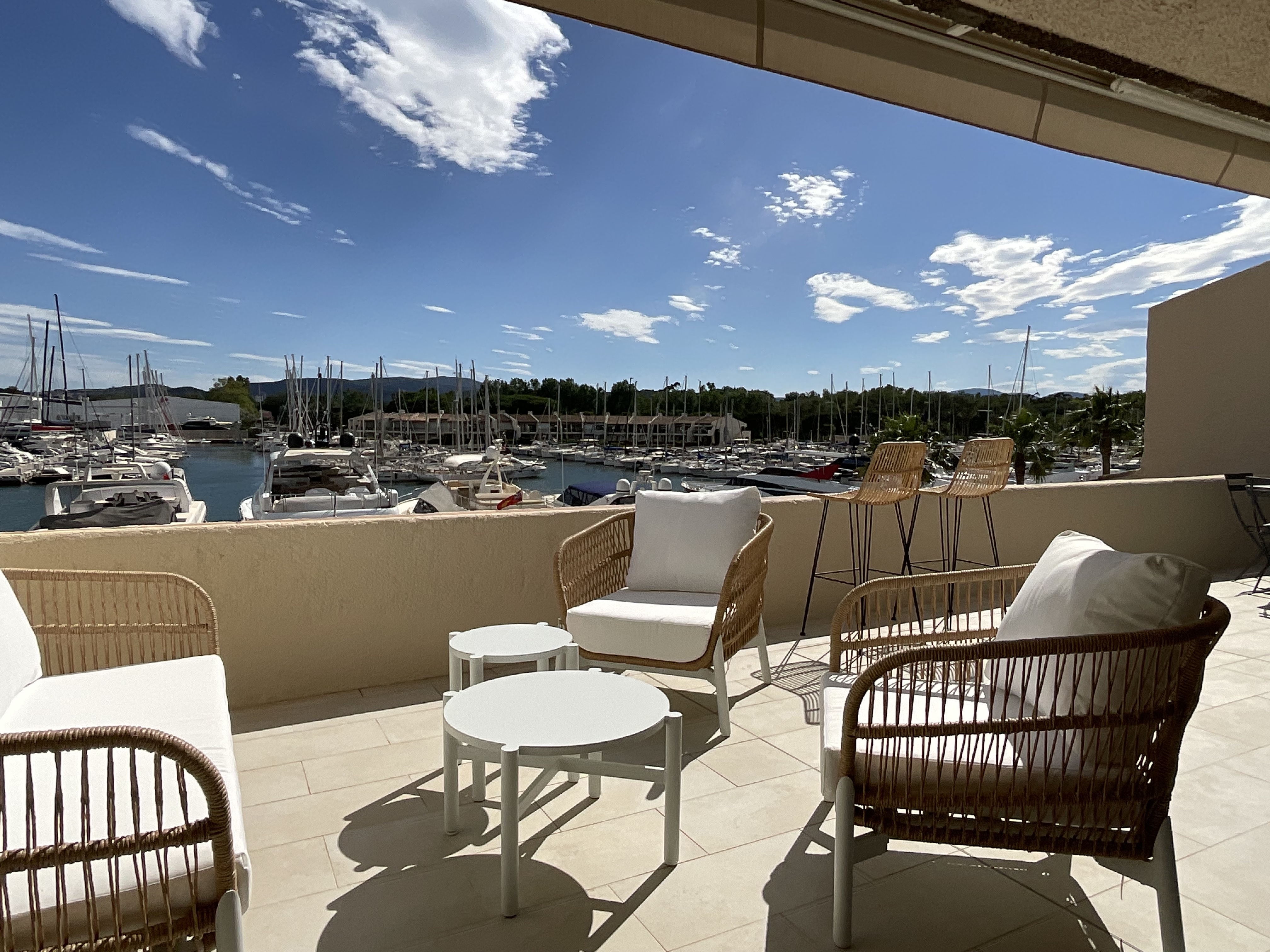 Au cœur d’un port — vue 1